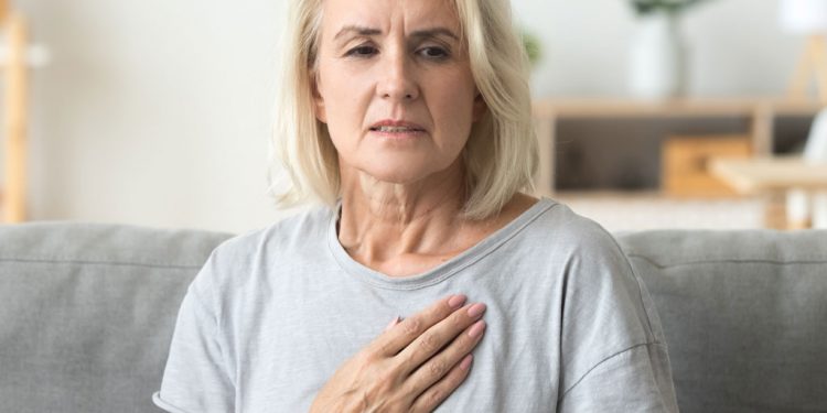 Malattie cardiache, l’osteoporosi potrebbe accrescere il rischio nelle donne