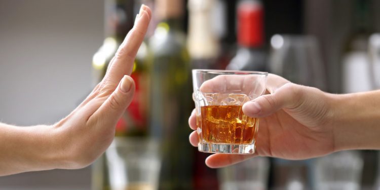 Alcol: bere ogni giorno invecchia e riduce il cervello