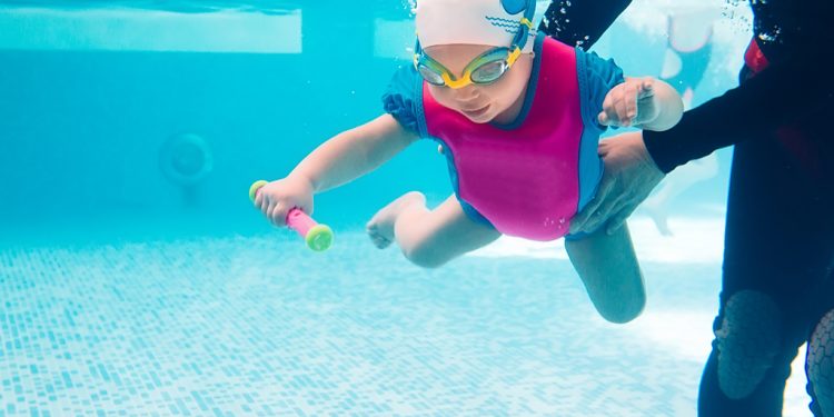 Nuoto, sport ideale per lo sviluppo fisico e cognitivo dei bambini