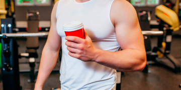 Bere caffè prima di fare sport aiuta a bruciare i grassi