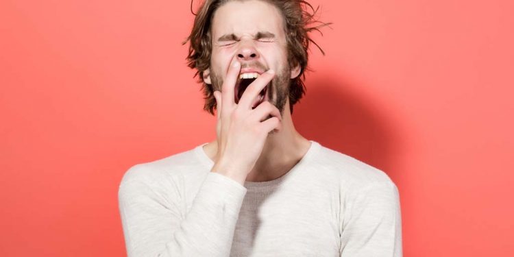 Lo sbadiglio: un’azione involontaria contagiosa sin da piccoli 