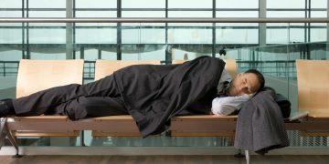 Jet lag: come combattere il mal di fuso in 7 mosse