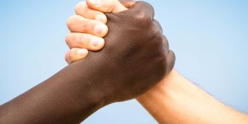 La pelle è bianca o è nera, sicuri?