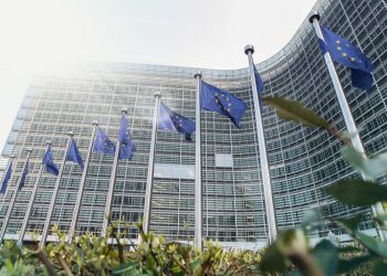 Bruxelles accelera per garantire l’approvvigionamento di farmaci critici