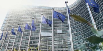 Bruxelles accelera per garantire l’approvvigionamento di farmaci critici